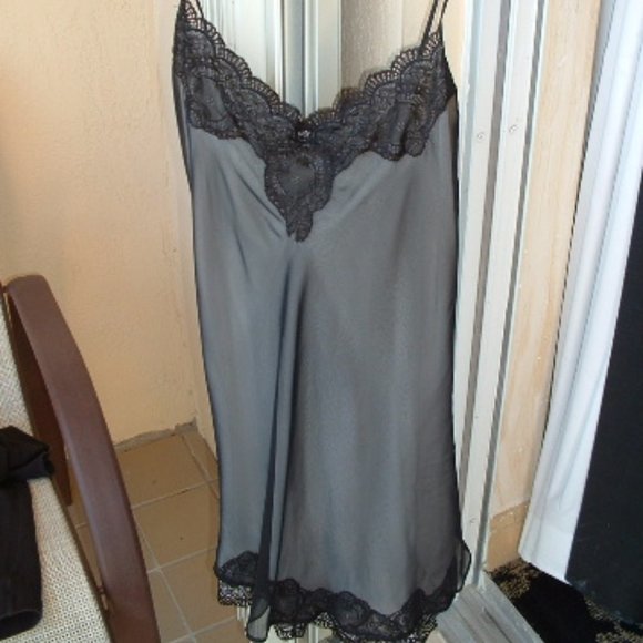 JOSIE BLACK AND WHITE CHEMISE NIGHTGOWN - Picture 1 of 1